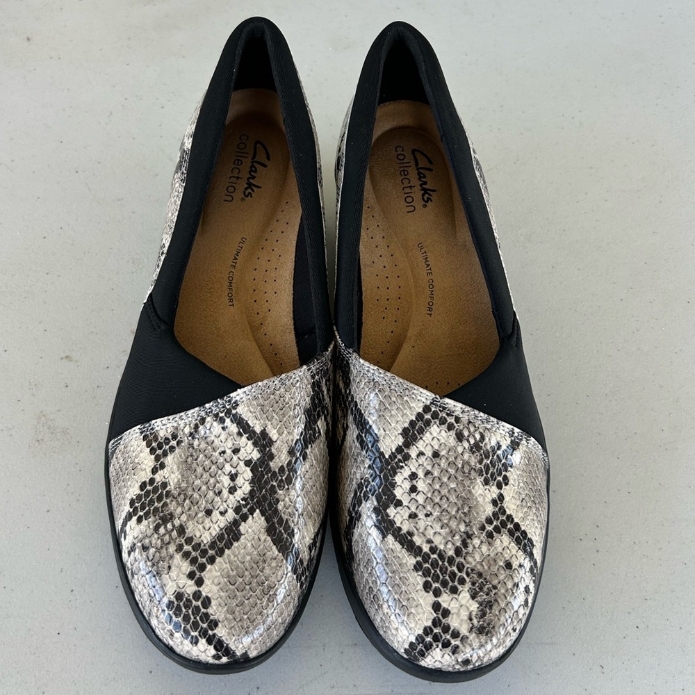 Women’s Clark’s Suttyn Snakeskin Comfortable Leather Upper Walk Loafers 9 Wedges